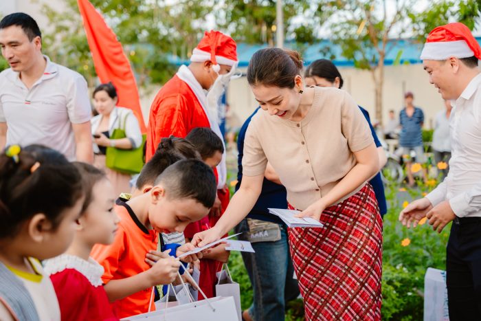 GiÁng Sinh An LÀnh Ấm Áp YÊu ThƯƠng